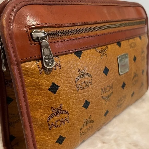 MCM VICETOS LEATHER CLUTCH - Picture 3 of 16